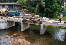 കോടികൾ ചെലവാക്കി നടപ്പിലാക്കുന്ന വാഴാനി പുഴ നവീകരണവും പാലം നിർമ്മാണവും എങ്ങുമെത്താതെ കിടക്കുന്നു